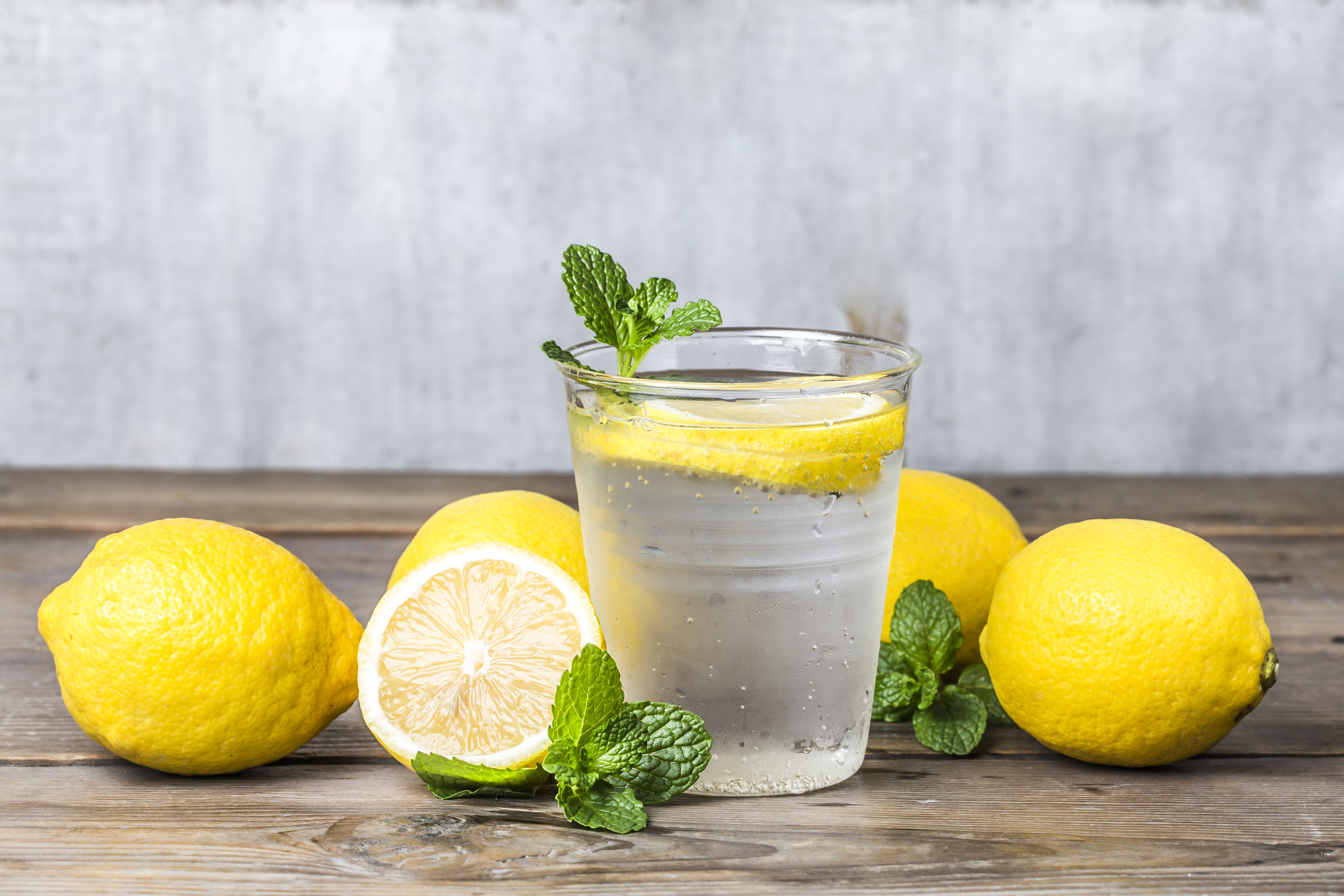 Acqua tiepida e succo di limone: gli effetti sull'organismo